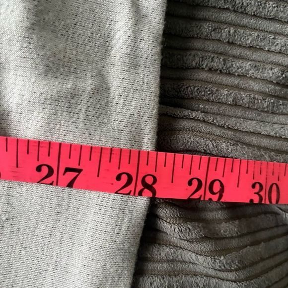 Men’s Colosseum Boston Bruins Grey Lightweight Pullover Hoodie - Picture 5 of 6